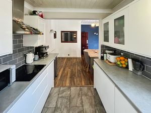 Kitchen- click for photo gallery
